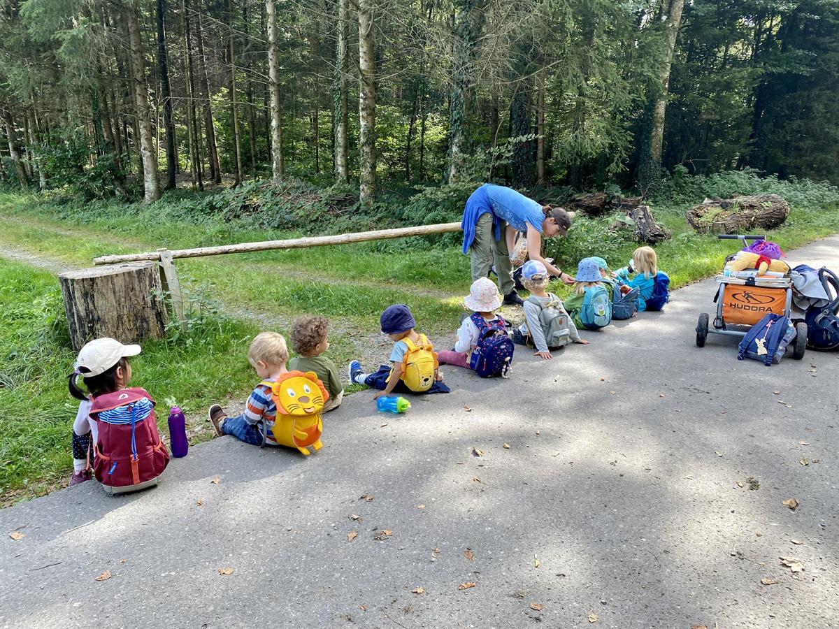 Bild 2: Waldspielgruppe in Oberhasli (Gemeinde Niederhasli)